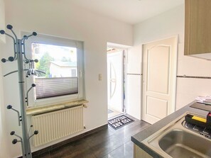 Kühlschrank, Mikrowelle, Ofen, Geschirrspüler