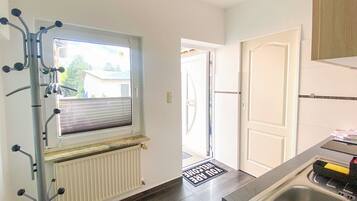 Kühlschrank, Mikrowelle, Ofen, Geschirrspüler