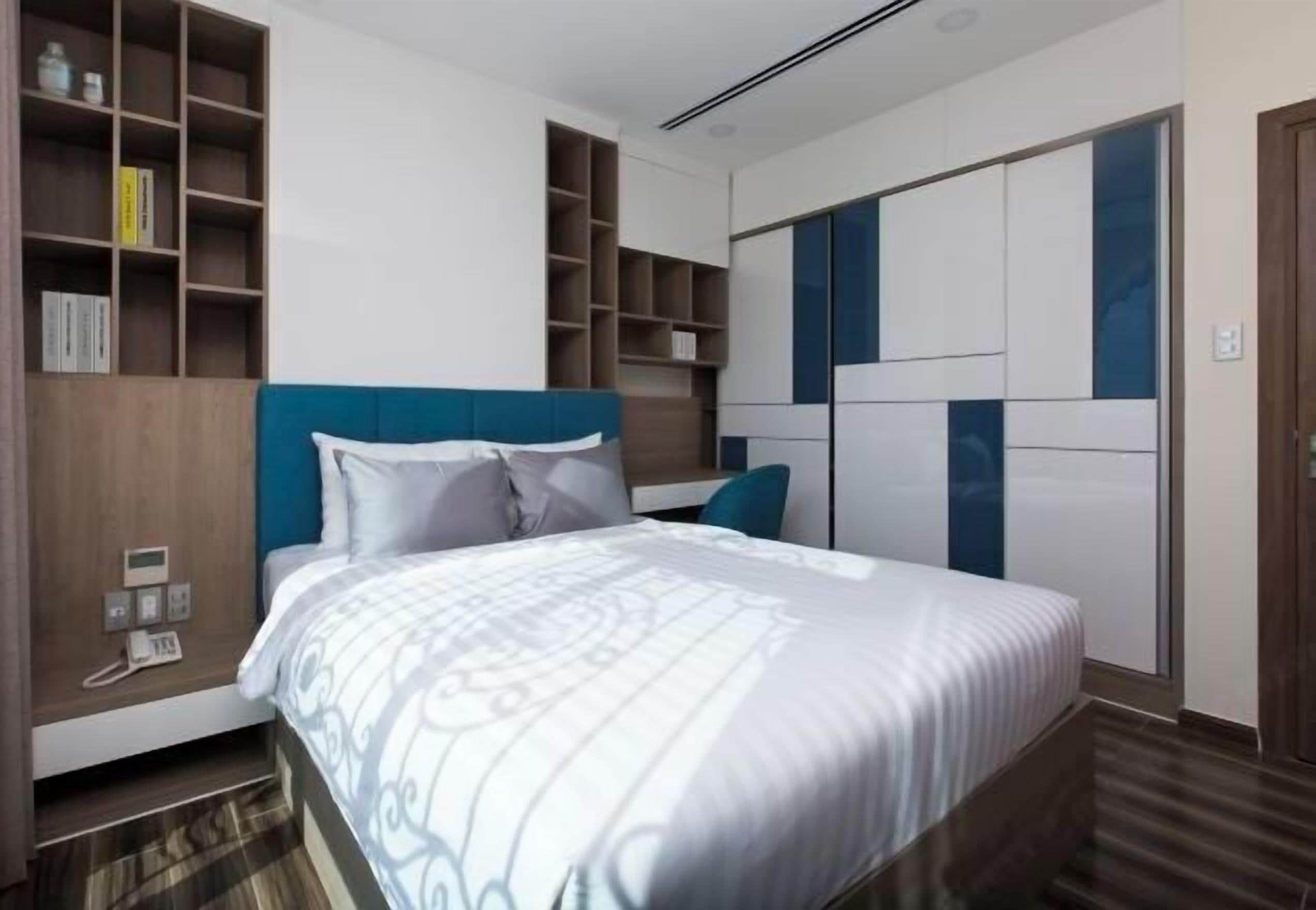 Caja de seguridad en la habitación y escritorio 