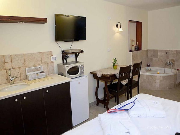 Studio, Hot Tub | Room amenity
