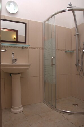 Stüdyo | Banyo | Ücretsiz banyo/kozmetik ürünleri, havlu