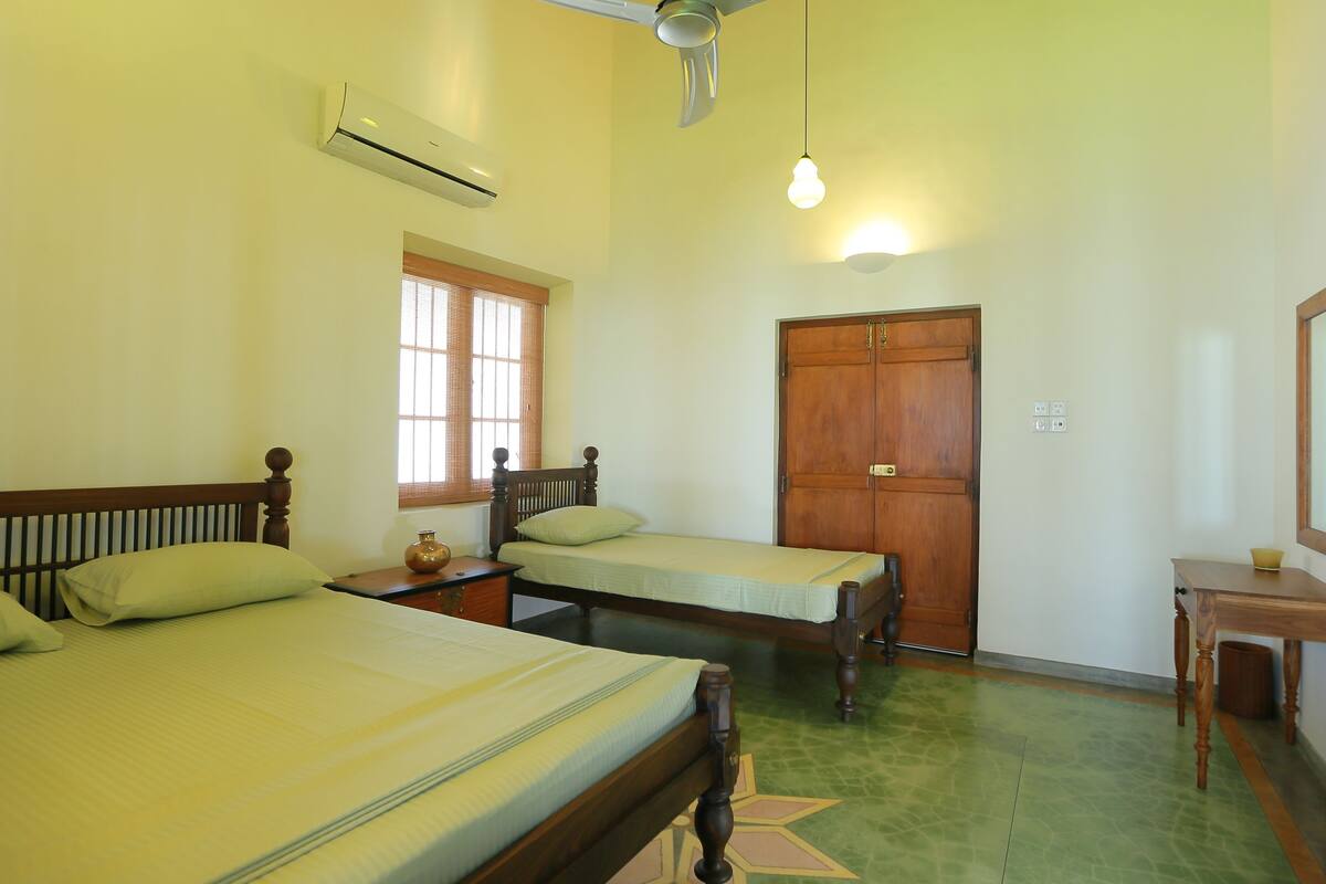 Soundproofing, free wired Internet