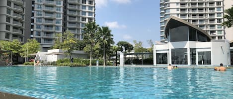 Kolam renang terbuka