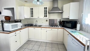 Unclassified image, 3 of 18, button - Cozy Seaside House with Garden, WiFi, 300m to Beach (Bretignolles-sur-Mer)