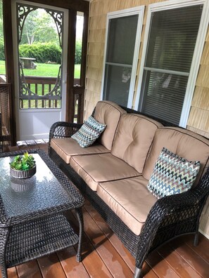 Smart TV, fireplace, DVD player, video library - LIFE IS BETTER AT THE SHENANDOAH RIVER AT OUR COZY RIVERFRONT COTTAGE!! (Luray)