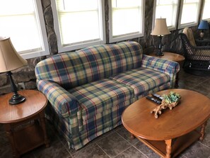 Smart-TV, peis, DVD-spiller og filmbibliotek