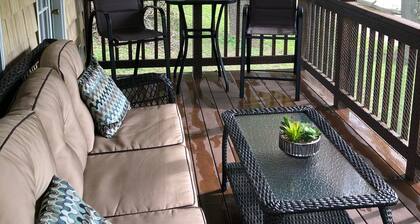 LIFE IS BETTER AT THE SHENANDOAH RIVER AT OUR COZY RIVERFRONT COTTAGE!!