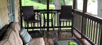 LIFE IS BETTER AT THE SHENANDOAH RIVER AT OUR COZY RIVERFRONT COTTAGE!!