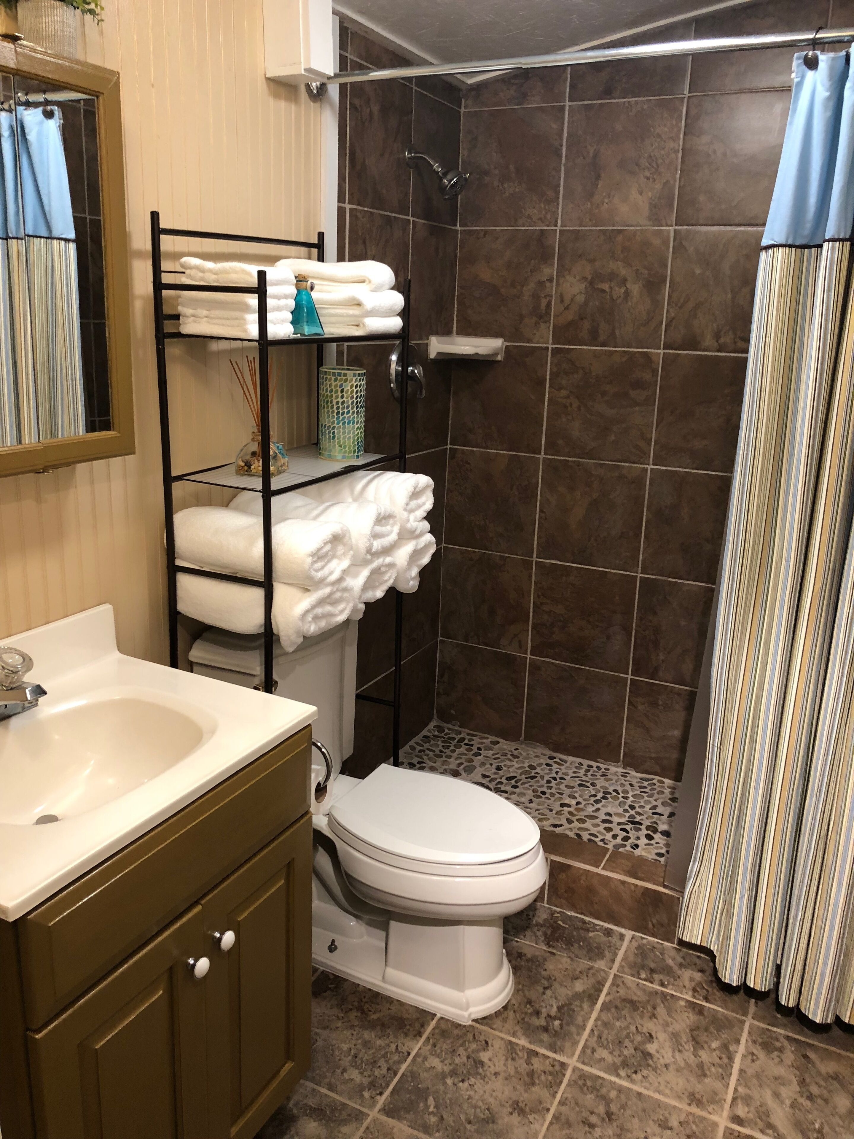 LIFE IS BETTER AT THE SHENANDOAH RIVER AT OUR COZY RIVERFRONT COTTAGE!!