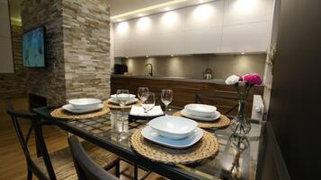 Deluxe Apartment, 2 Bedrooms | Private kitchenette