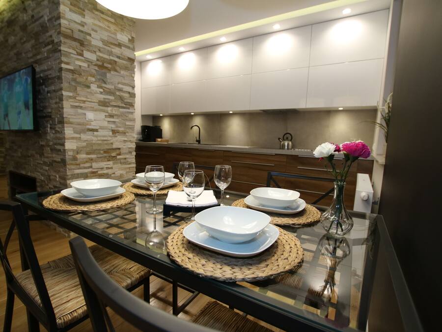 Refrigerador, microondas, placa de cocina, cafetera/tetera