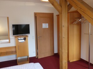 Triple Room, Private Bathroom | Room amenity - Landgasthaus Hotel Eggert (Rheine)
