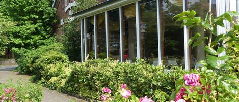 Kawasan bankuet terbuka