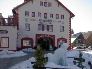 Front of property - Hotel Zum Erbgericht (Klingenberg)