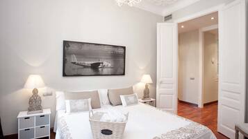 Apartamento de lujo, 5 habitaciones | Minibar, caja fuerte, decoración individual y mobiliario individual