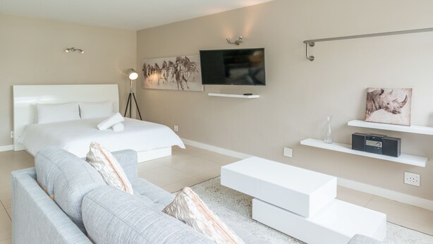 Room - Senator Park Suite 7 (Cape Town)