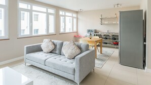 Living area - Senator Park Suite 7 (Cape Town)
