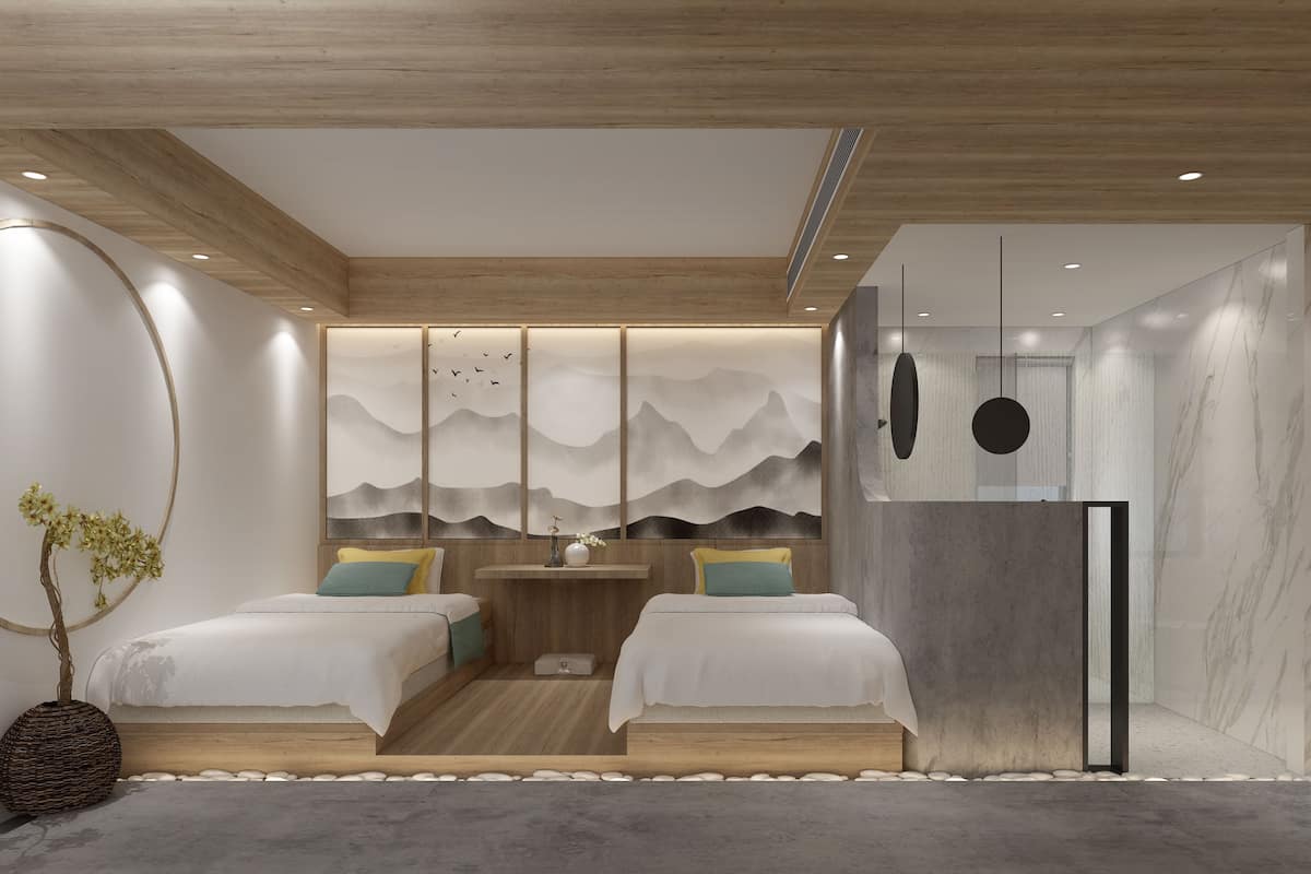 Une chambre moderne avec deux lits, un plafond en bois, un mur en pierre et un panneau décoratif.