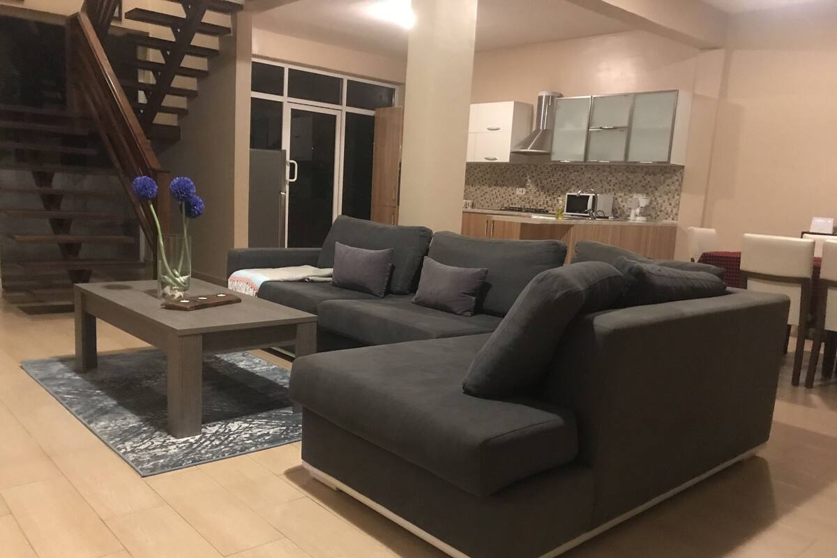 Villa Comfort, 3 camere da letto | Area soggiorno | TV LCD 37 pollici con canali via cavo, TV