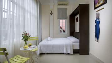 Minibar, escritorio, tabla de planchar con plancha y wifi gratis