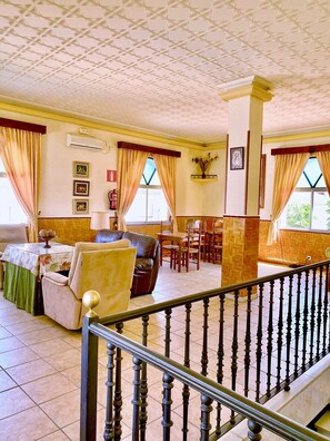 Sala de estar en el lobby