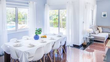 Villa, 5 Bedrooms, Private Pool | Dining