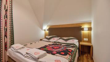 Deluxe Double Room, 1 Queen Bed | Desk, free WiFi, wheelchair access