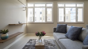 Design Studio Suite, City View | Living area - Senator Park Suite 6 (Cape Town)