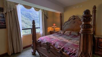 4 bedrooms, free WiFi, bed sheets, wheelchair access