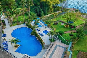 Outdoor pool, open 9:00 AM to 9:00 PM, pool umbrellas, pool loungers - Torres de Atitlan (Sololá)