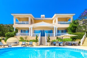 Pool - Villa Captains (Pegeia)