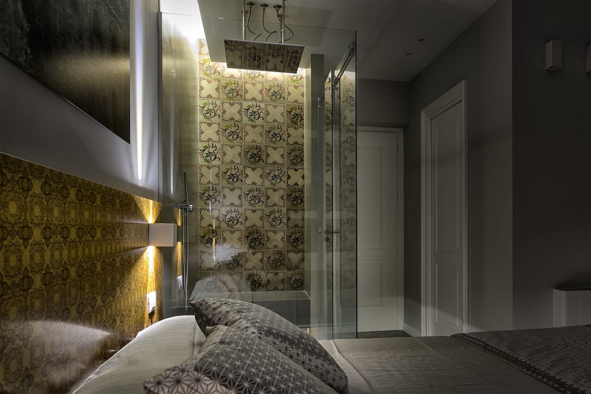 1 habitación, cubrecamas, colchones con efecto memoria y minibar