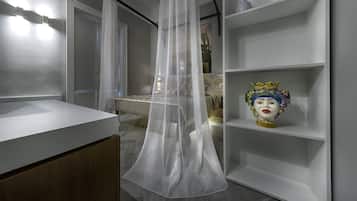 1 habitación, cubrecamas, colchones con efecto memoria y minibar