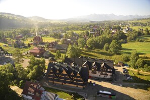 A traditional European village with a prominent building featuring a steeply pitched roof and a central courtyard. - Pod Tatrami Bialka Centrum (Bukowina Tatrzanska)