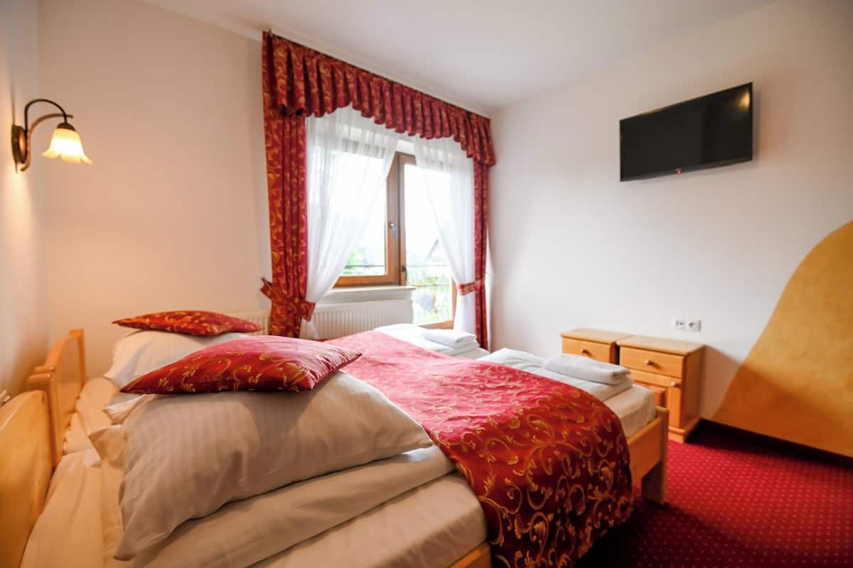 Double or Twin Room | Desk, free WiFi, bed sheets