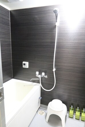 Maison (Private Vacation Home) | Douche de la salle de bain