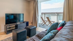 Apartamento standard, 1 quarto | Área de estar | TV de tela plana