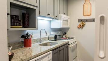 Studio | Dapur pribadi | Lemari es, oven, mesin pembuat kopi/teh, dan pemanggang roti