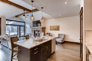 Townhome, 3 Bedrooms | Private kitchen