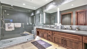 Condo, 3 Bedrooms | Bathroom | Hair dryer, shampoo - LuxuryÂ 3br  Steps From Heavenly Village & Gondola 3 Bedroom Condo by RedAwning (South Lake Tahoe)