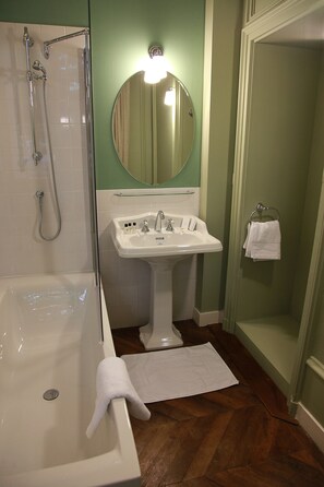 Deluxe-Doppelzimmer, 1 Queen-Bett, Nichtraucher, Gartenblick | Badezimmer