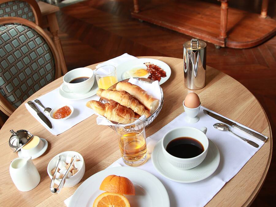 매일 뷔페 아침 식사(1인당 EUR 14)