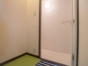 淋浴設備、水力按摩花灑、免費梳洗用品、風筒