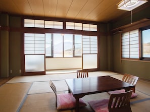 Japanese Room with Shared Washroom - Quintuple (Non-Smoking) | Desk, free WiFi, bed sheets - Tabist Lakeside Inn Fujinami Yamanakako (Yamanakako)