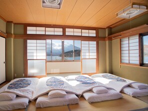 Japanese Room with Shared Washroom - Quintuple (Non-Smoking) | Desk, free WiFi, bed sheets - Tabist Lakeside Inn Fujinami Yamanakako (Yamanakako)