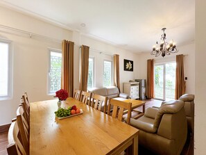 Apartamento, 3 quartos, para não fumantes, varanda | Comodidades do quarto