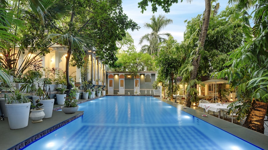 Hotel Raj Palace By Howard