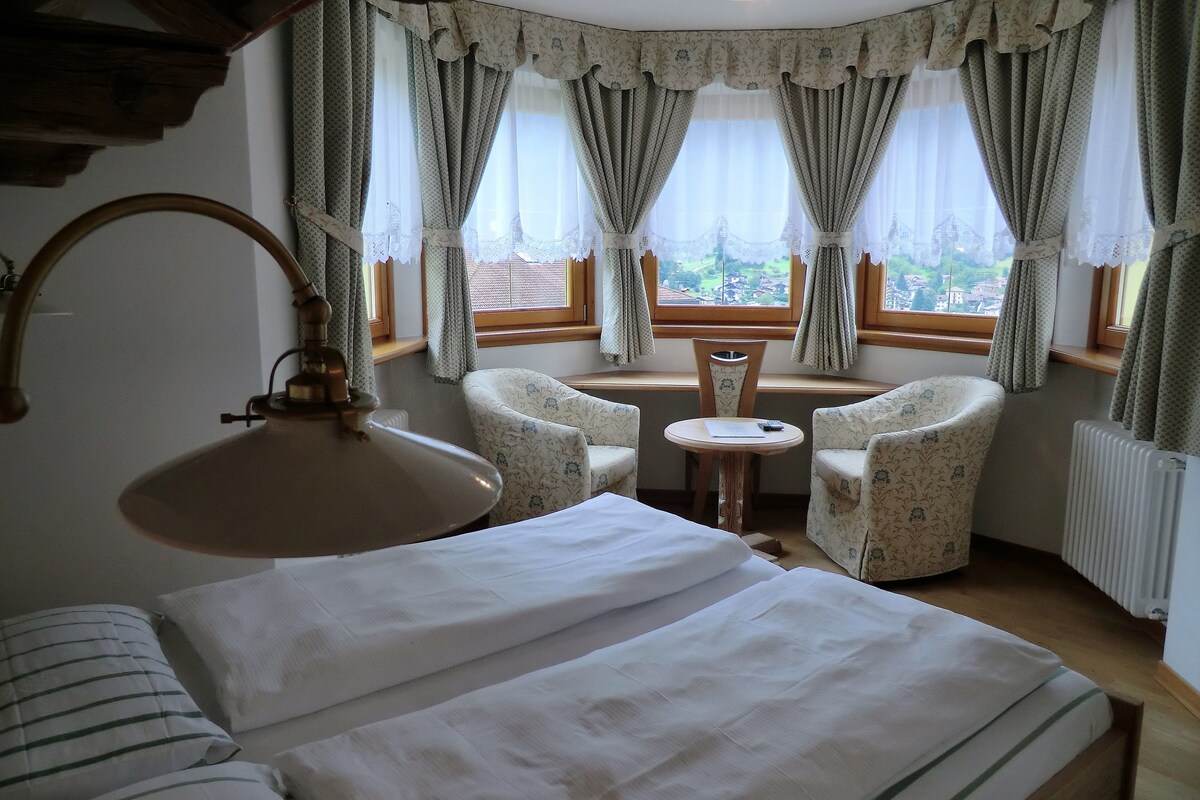 Phòng Suite Junior, ban công, quang cảnh núi | Bàn ủi/dụng cụ ủi quần áo, nôi (giường cho trẻ sơ sinh) miễn phí 