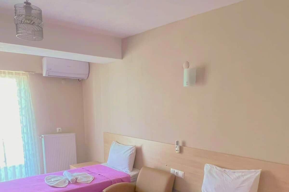 Desk, soundproofing, iron/ironing board, free WiFi