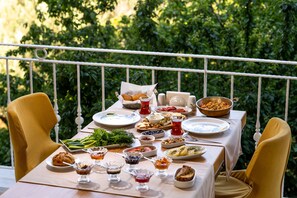 Desayuno bufé gratuito y diario